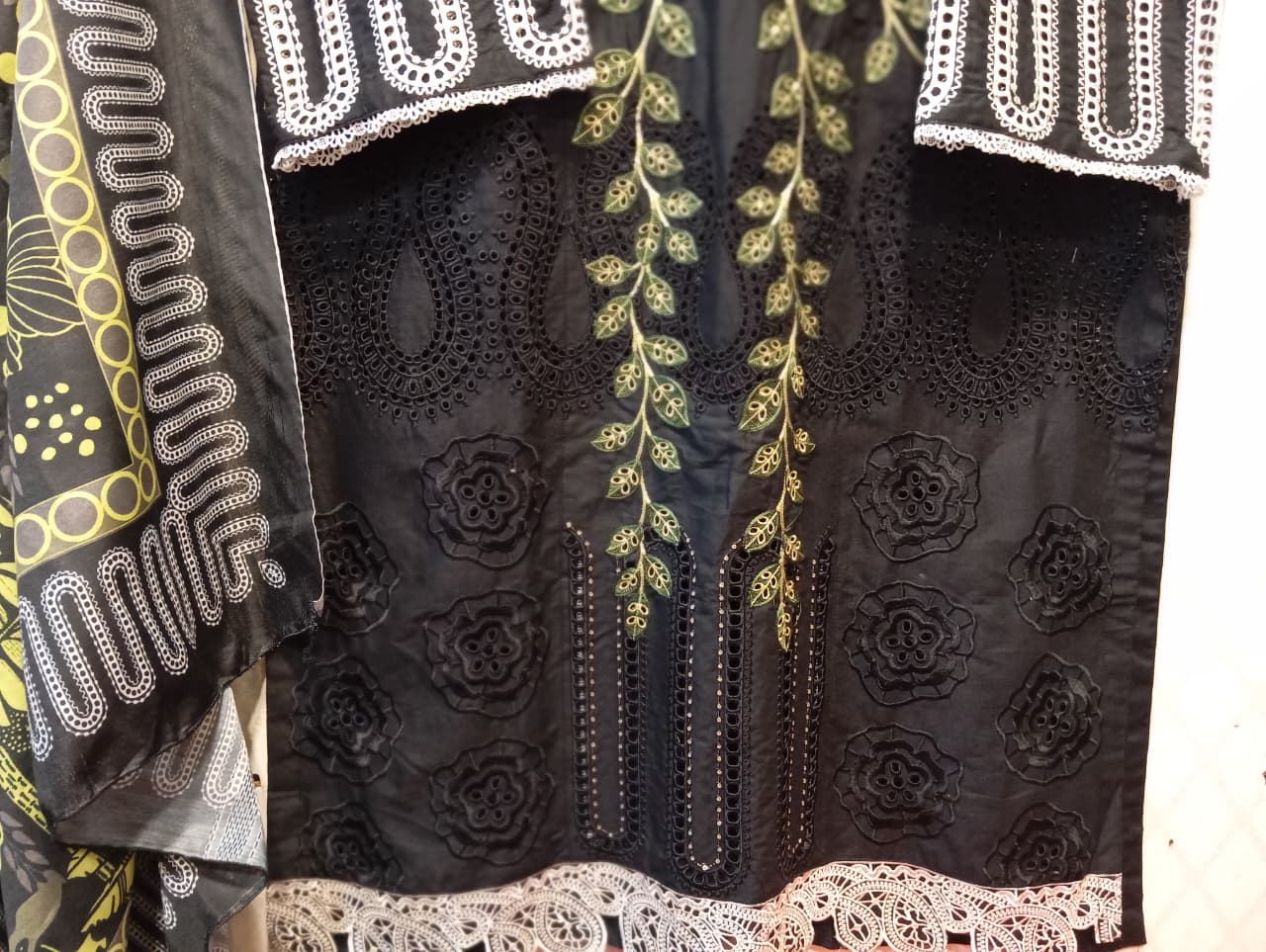 solid black. - Image 4