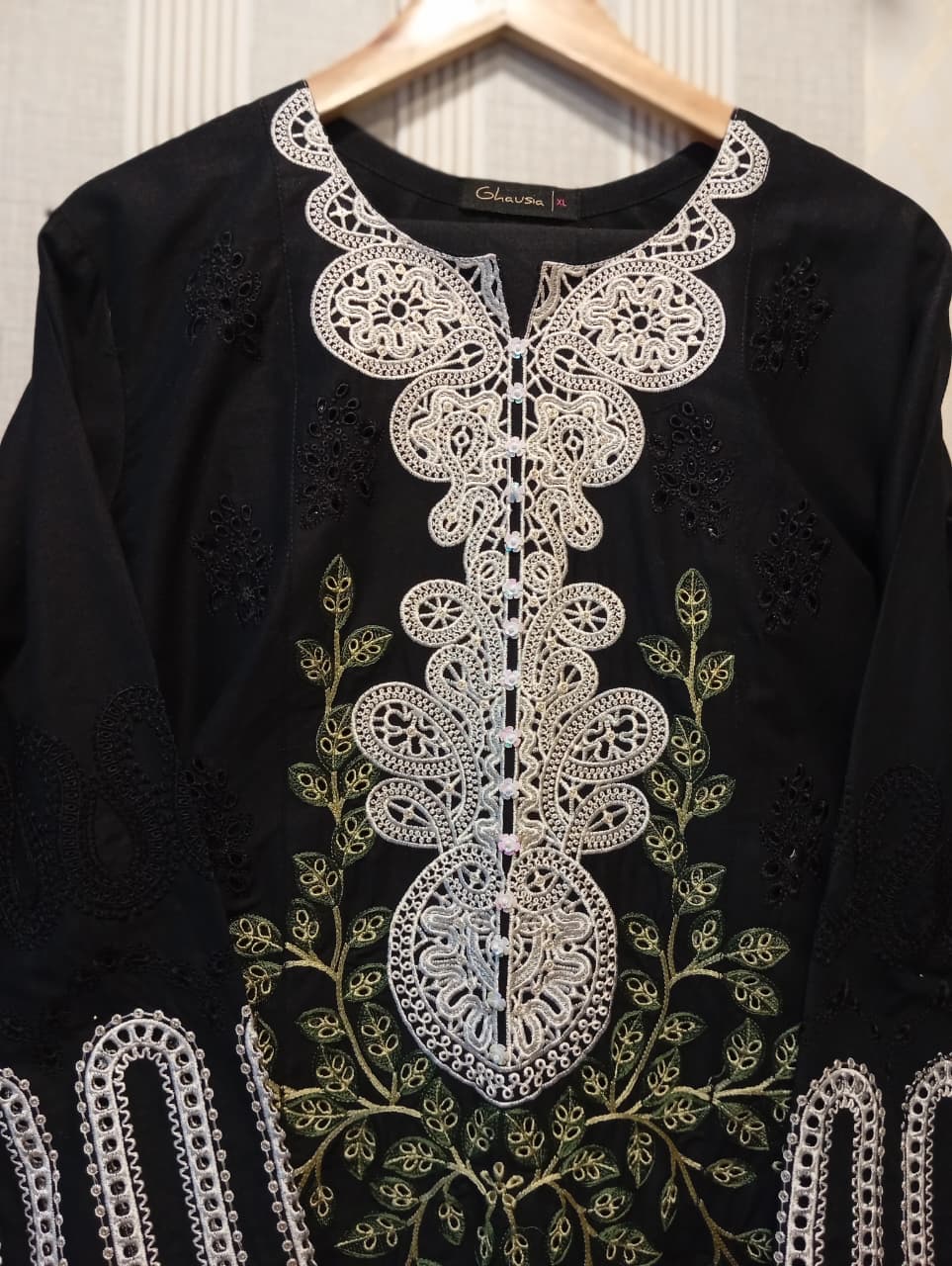 solid black. - Image 3